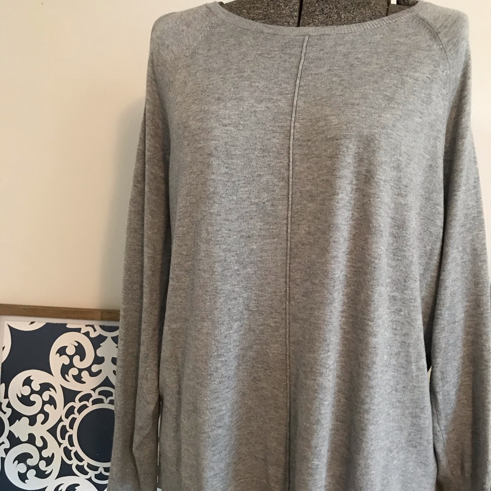 🦋Vince Camuto cold shoulder sweater🦋